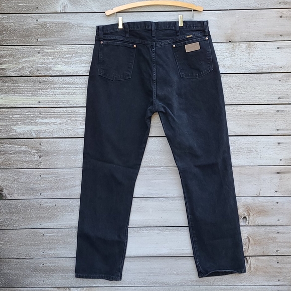 Men's Black Wrangler Jeans Size 40x34 - Picture 3 of 8